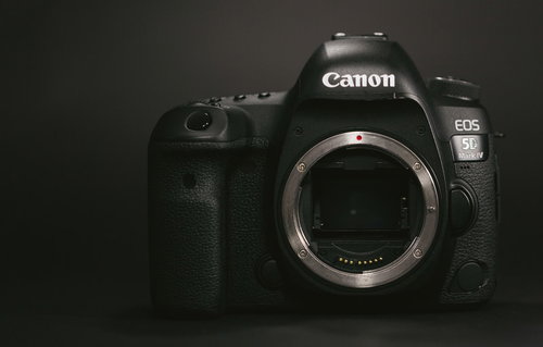 フルサイズのデジタル一眼レフカメラ Canon EOS 5D Mark IV