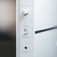 無線LANルーターの5GHzと2.4GHzの周波数切り替えボタンの写真