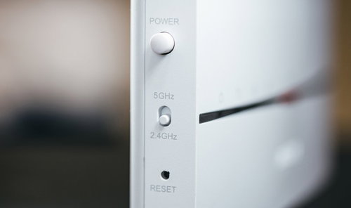 無線LANルーターの5GHzと2.4GHzの周波数切り替えボタン