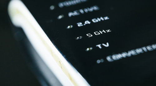 無線Wi-Fiの5GHz帯設定画面とネットワーク接続状況