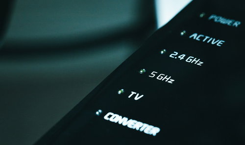 5GHz帯対応の無線ルータ - 高速Wi-Fi通信機器