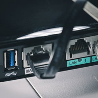 5Gのケーブルがきてます ノートパソコンへの有線接続の写真