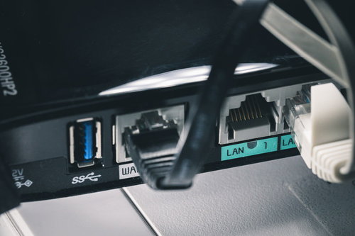 5Gのケーブルがきてます ノートパソコンへの有線接続