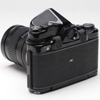 PENTAX67の背面を捉えた後ろ姿とレンズ部分の写真