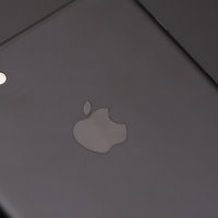 スマートフォンのクローズアップ iPhoneの下部デザインの写真