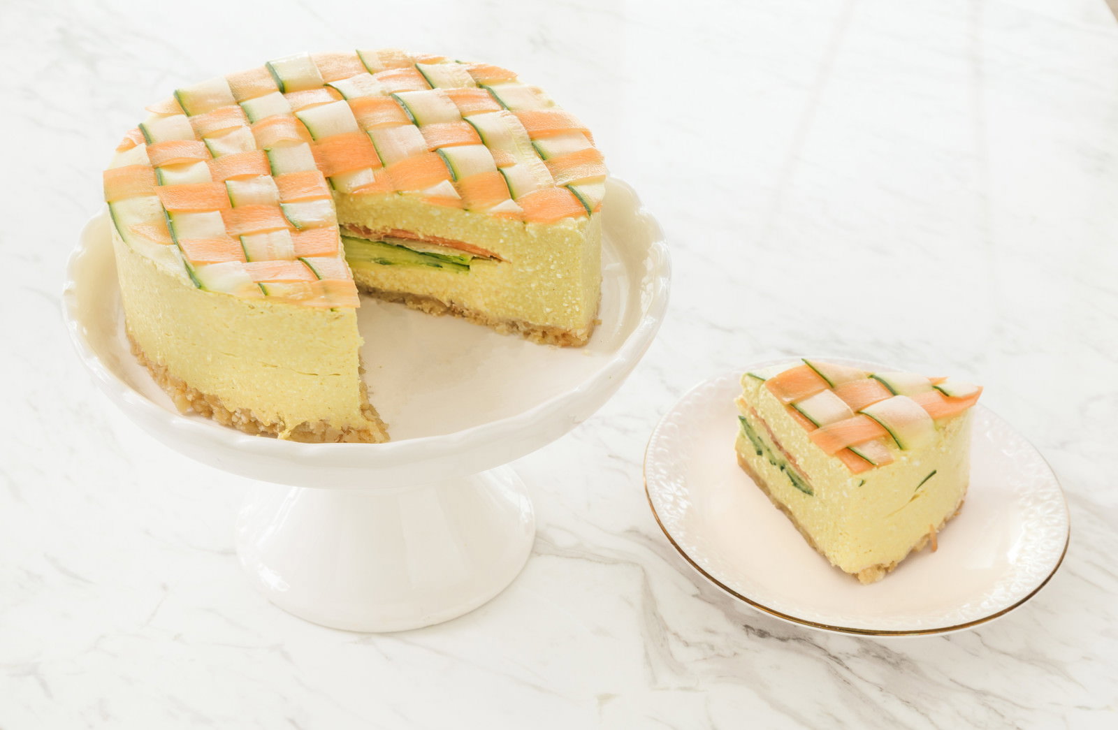 にんじんとズッキーニのベジデコケーキとスライス