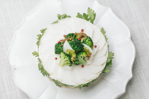 ヘルシーなお祝いごとにもピッタリ！「ベジデコグリーンケーキ」