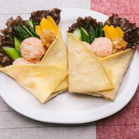 野菜ドレッシングで食べる「明太ポテトと野菜のベジクレープ」の写真