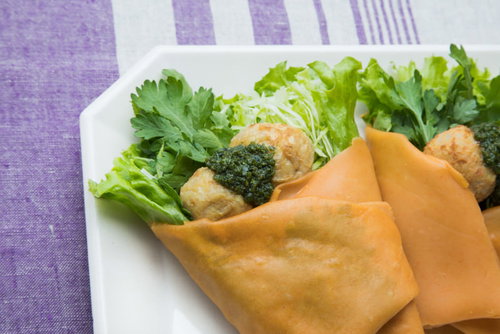 採れたてで新鮮だと癖がない春菊「ジェノベーゼのベジクレープ 」