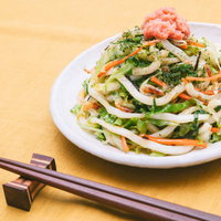 桜海老の香ばしい風味とオイスターソースの濃厚な旨味の「大盛りダイエットうどん」の写真