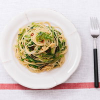 さきいかと塩昆布のうま味の相乗効果！「大盛りダイエットペペロンチーノ」の写真