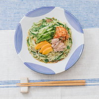 さっぱりとダシのきいたタレ、大盛り食べても330kcalの冷やし中華の写真