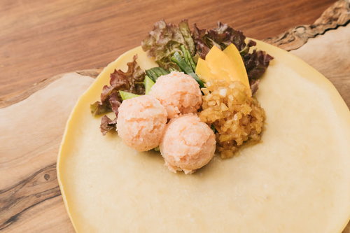 明太ポテトと野菜のベジクレープの盛り付け