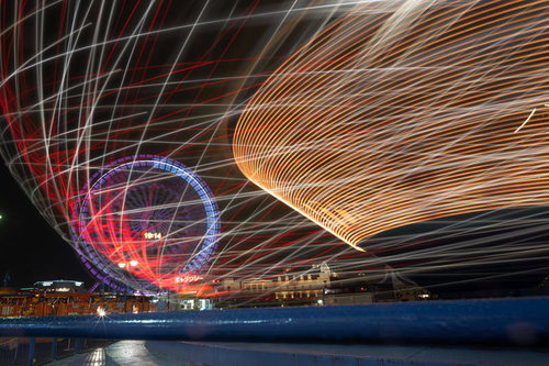 コスモワールドのスーパープラネットを長時間露光で撮影した光跡