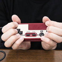 ファミコンのコントローラーでAC持ち（ヘンタイグリップ）の写真