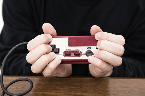 ファミコンのコントローラーでAC持ち（ヘンタイグリップ）