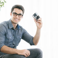 インスタ風撮るならフィルムカメラ使おうよ、眼鏡の男性の写真