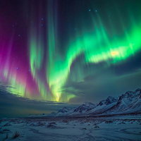 オーロラが夜空を覆う雪山の冬景色のAI画像