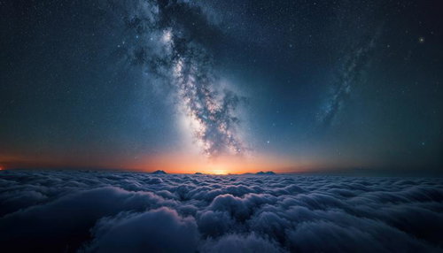 雲海の上に広がる天の川と星空