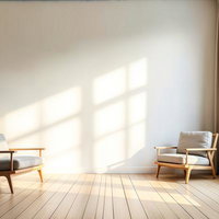 日差しが差し込むリビングと木製チェアの写真