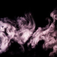 紫の煙がうねる黒背景の抽象アートの写真