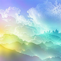 夢の中に迷い込むカラフルな雲と山のグラデーションの写真