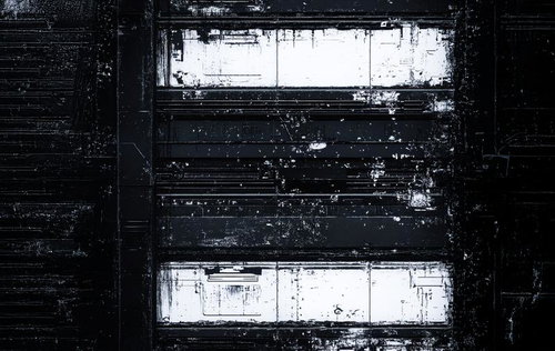 抽象的なモノクロ構図が描く工業的な壁面美