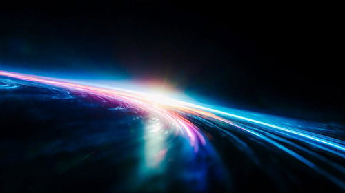 地平線から広がる光のスペクトル