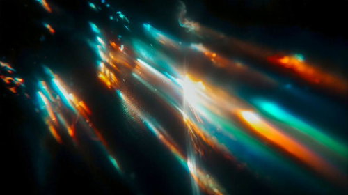 カラフルな光の軌跡とエネルギーの流れ