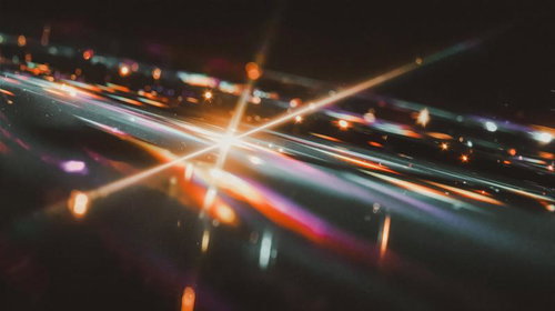 光の流星、時空を駆ける