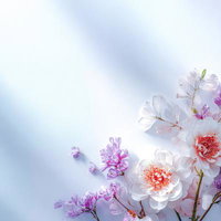 淡い紫とオレンジの花びらが映えるフラワーアレンジメントの写真