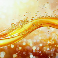 ゴージャスに煌めく泡と浮かび上がる無数の気泡の写真