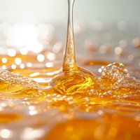 粘度の高い蜂蜜が糸を引くように伸びる滴の光景の写真