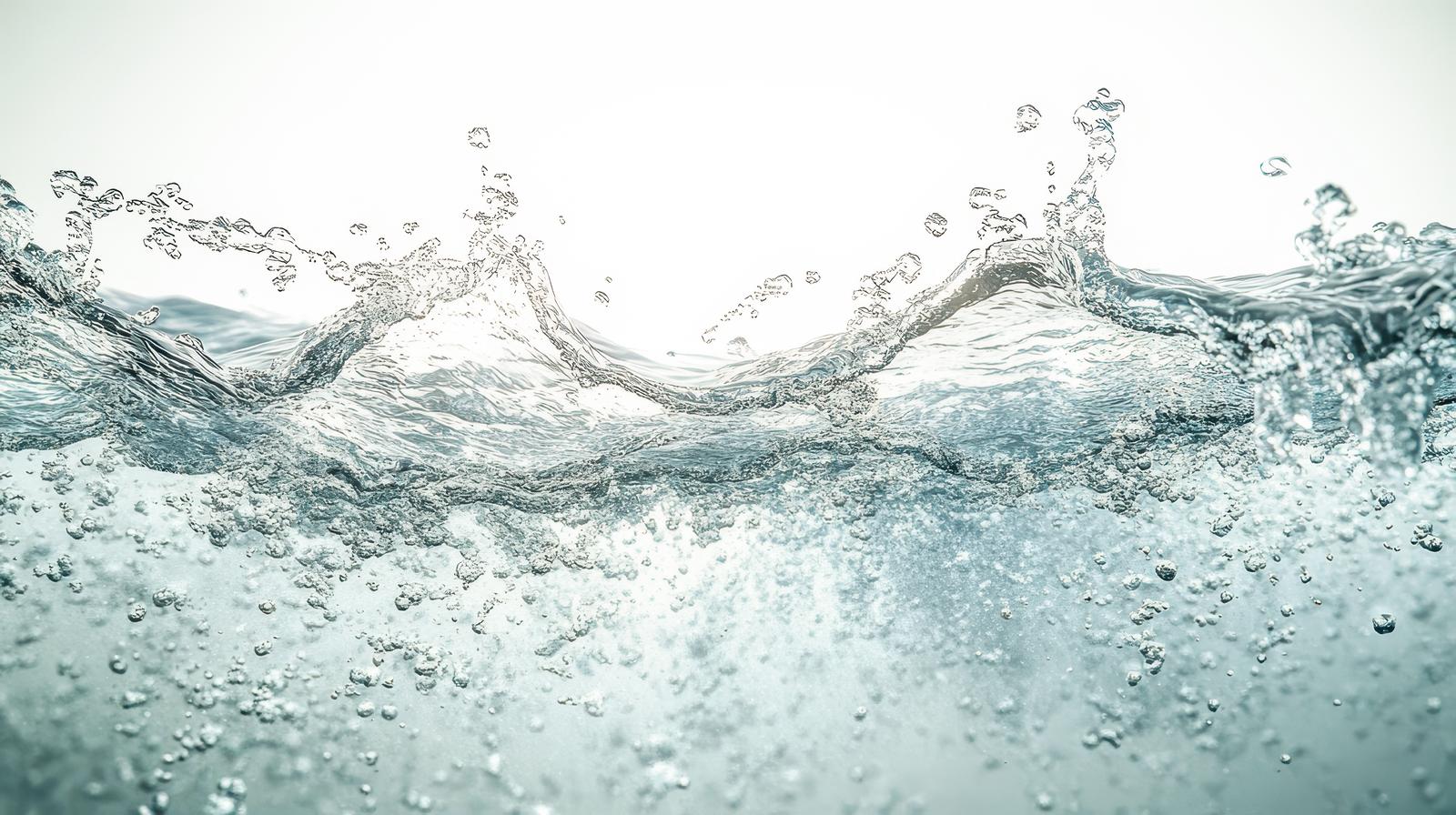 白い水しぶきと気泡が舞い上がる清涼感あふれる水飛沫のクローズアップ