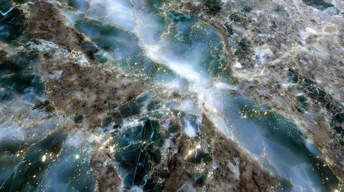 光が映り込む鉱石や大理石の断面、きらめく結晶と層状組織