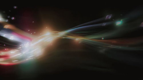 光が奏でる滑らかな曲線ときらめく軌跡が波打つ抽象的な光の流れ