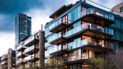 高級マンションとタワマンの夜景、黒と濃紺の高層建築が輝く都市風景