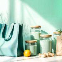 エコバッグとガラス瓶のナチュラルな買い物グッズの写真