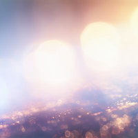 柔らかな光がきらめく優美な風景、無数の玉ボケが輝く夜景の写真