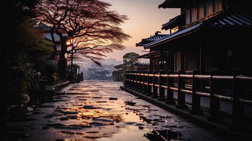 和風建築と夜明けの街並みを照らす朝焼けの道