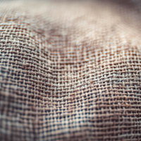 麻布の質感を捉えた接写、織り目の細かい規則正しい配置の写真