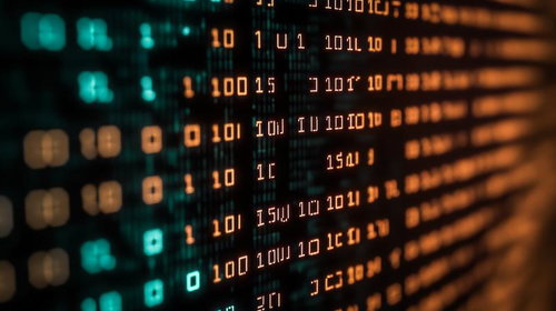 文字が羅列したモニターとサイバー空間