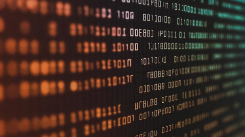 コードで構成された情報の迷宮空間