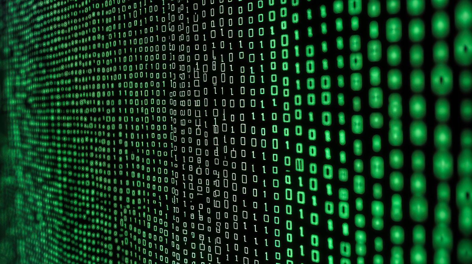 オレンジ色に発光するデータグリッドと白い光線が交差するサイバー空間