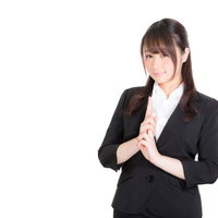 今日はお先にどろんさせていただきますね。忍法変わり身を使う女性の写真