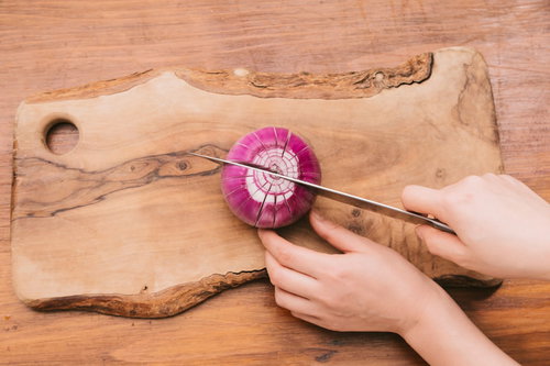 食用菊と箸の和食テーブルコーディネート
