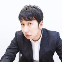 「この企画どうっすか？イケてますよね？」と中途半端なドヤ顔をする男性の写真