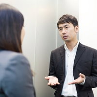 中途半端なろくろを回すアラサーリーマンの写真