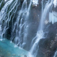 冬のしらひげの滝の氷瀑とつららの写真