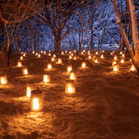 西和賀雪あかり祭りのミニかまくらとライトアップの写真